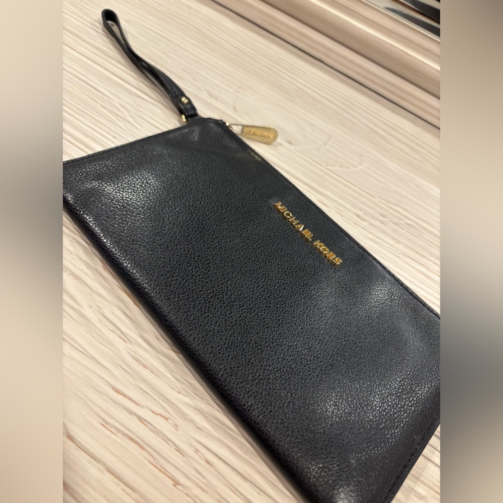 Michael Kors Wristlet - Picture 2 of 6